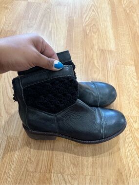 Latigo Carly crochet ankle booties